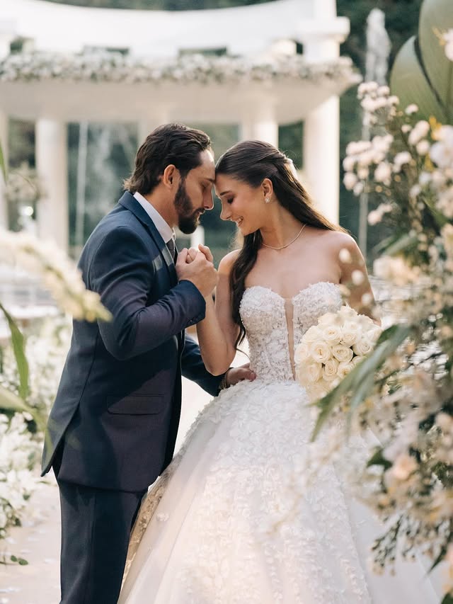 Casal de noivos em produção editorial